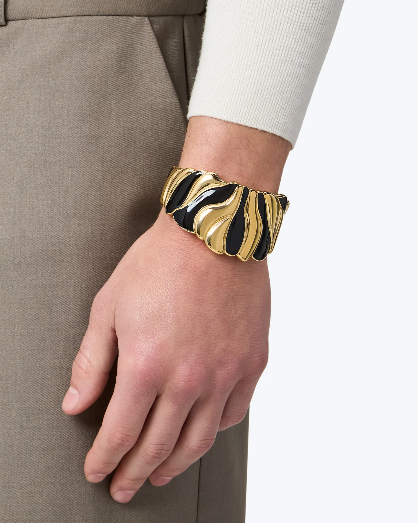 V1_Luar_Bracelet_01 - Image 11