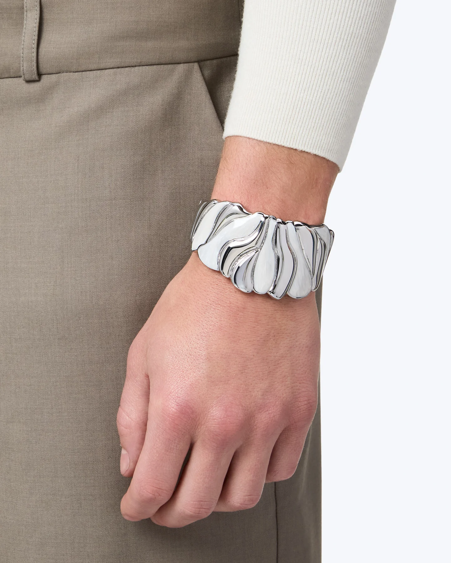 V1_Luar_Bracelet_01 - Image 5